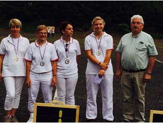 FEMMES CLASSIQUE DRE: AUXONNE ET MONSIEUR PERRIGUEUR ADJOINT DELEGUE AUX SPORTS DE MONTCEAU LES MINES.