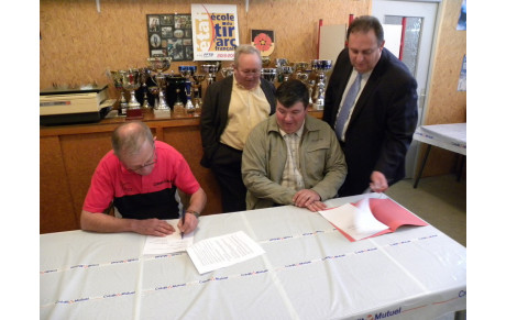 SIGNATURE DE LA CONVENTION BI-ANNUELLE AVEC LE CREDIT MUTUEL BOIS DU VERNE.