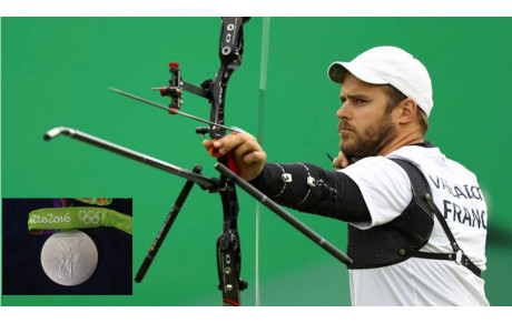 LUI AUSSI UN JOUR A COMMENCE LE TIR A L'ARC.....